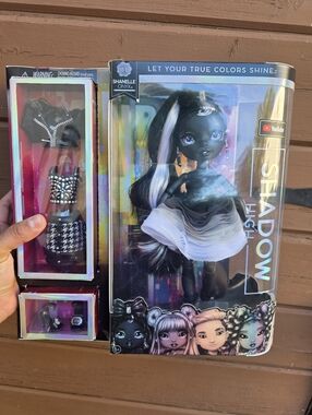 Shadow High Series 1 SHANELLE ONYX-Grayscale Rainbow High Fashion Doll